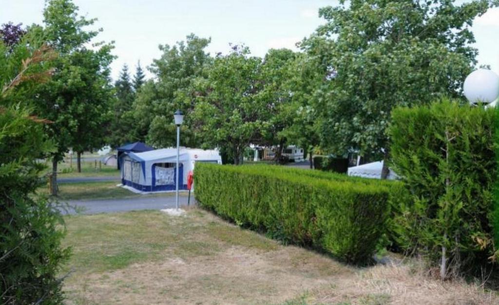 Camping Au Bord De L'Aisne Guignicourt Exterior photo